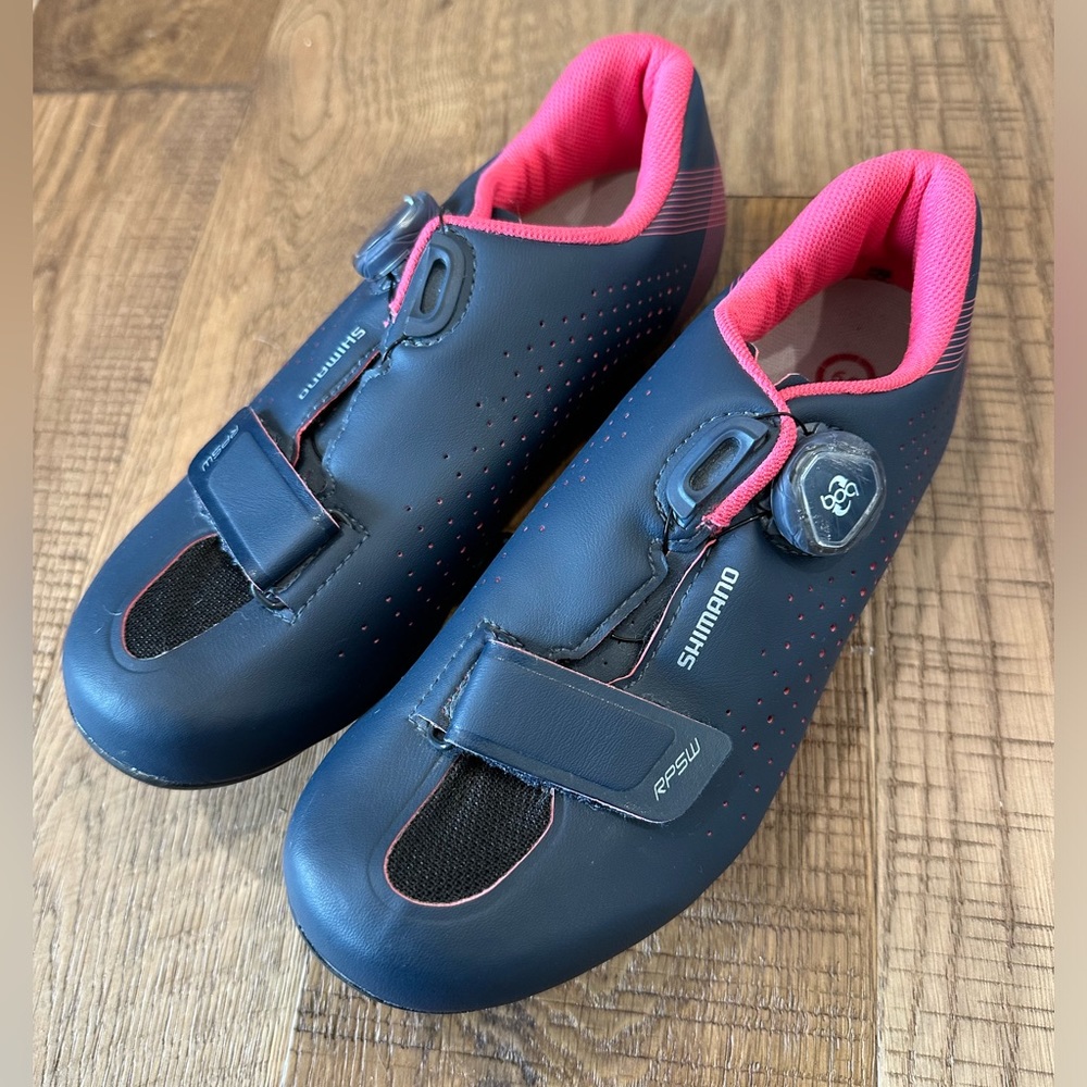 Shimano Women’s RP5 Road Bike Cycling Shoes with Boa L6 Dial Size 7 US or 39 EU